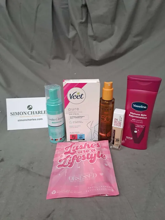 APPROXIMATELY 20 ASSORTED COSMETIC PRODUCTS TO INCLUDE VEET WAX STRIPS, VASELINE MATURE SKIN LOTION AND MAYBELLINE FOUNDATION