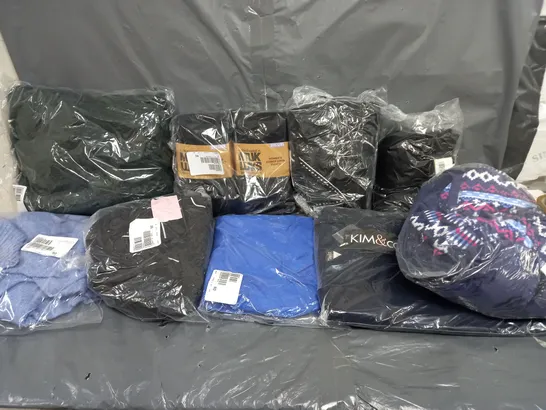 BOX OF APPROXIMATELY 10 ASSORTED BAGGED PIECES OF CLOTHING IN VARIOUS STYLES, SIZES, AND BRANDS 