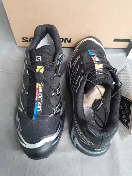 BOXED PAIR OF SALOMON XT-6 GTX TRAINERS IN BLACK/SILVER - UK 7.5