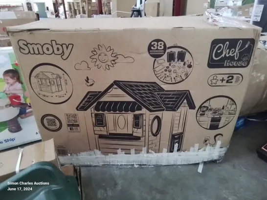 BOXED SMOBY CHEF PLAY HOUSE WITH 38 ACCESSORIES 