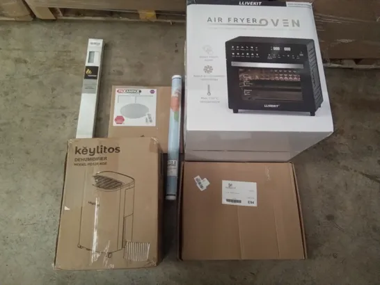 PALLET OF ASSORTED ITEMS INCLUDING TAIYUHOMES VENETIAN BLIND, LLIVEKIT AIR FRYER OVEN, KEYLITOS DEHUMIDIFIER, MICROWAVE TURNTABLE GLASS PLATE, WORLD MAP, SLIM TOILET SEAT, 