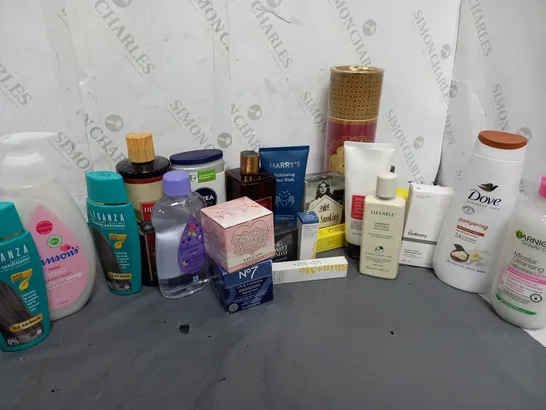 APPROXIMATELY 20 ASSORTED COSMETICS ITEMS TO INCLUDE LIZ EARLE EYEBRIGHT SOOTHING EYE LOTION (150ml), N07 LIFT & LUMINATE NIGHT CREAM (50ml), LEGANZA CONDITIONER (150ml), ETC