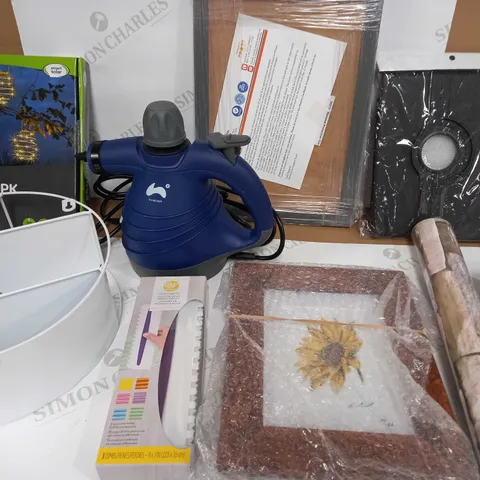 LOT OF APPROX 10 ASSORTED HOUSEHOLD ITEMS TO INCLUDE SOLARPOWERED SPIRALLIGHTS, TABLET BLACK CASE, ICING COMB SET, ETC 