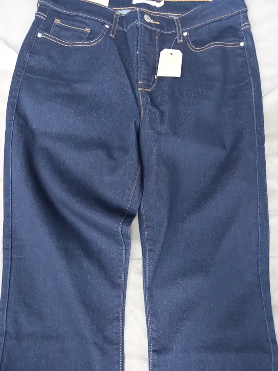 LEVI'S 314 SHAPING STRAIGHT JEANS IN DARK BLUE SIZE 32/30