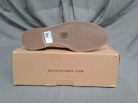 BOXED PAIR OF DUNE LONDON ECRU-LEATHER TASSEL LOAFER IN ALMOND SIZE 4