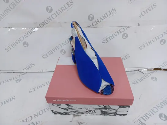 BOXED PAIR OF MODA IN PELLE SLINGBACK SHOES IN COLBALT BLUE - UK SIZE 7