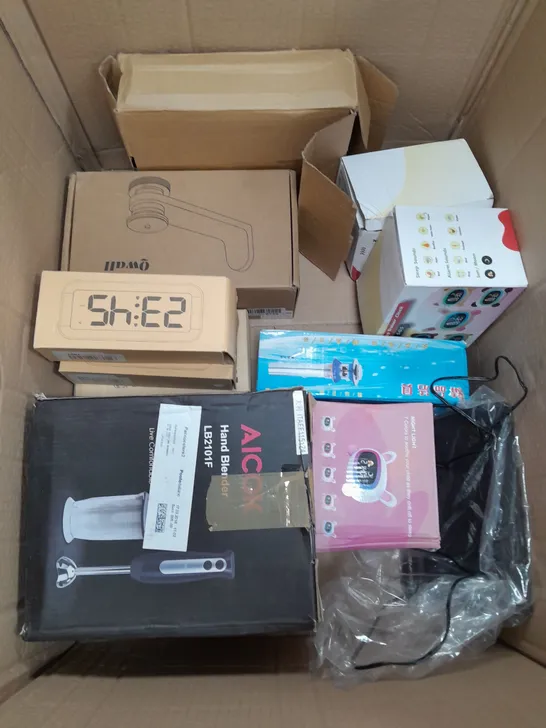 BOX APPROX. 12 ASSORTED HOUSEHOLD ITEMS TOO INCLUDE ALARM CLOCKS , HAND BLENDER , CAR SCREEN , ETC 