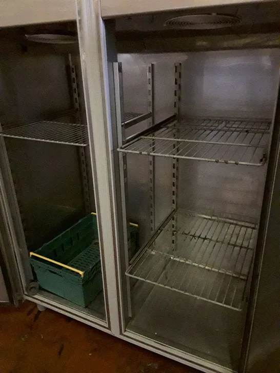 COMMERCIAL UPRIGHT REFRIGERATOR 