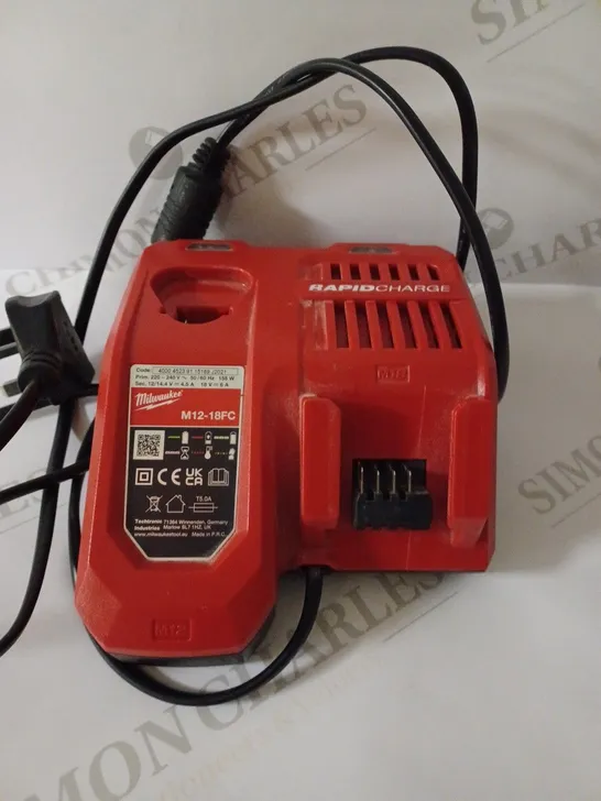 MILWAUKEE MULTI FAST CHARGER, 230 V, ONE SIZE