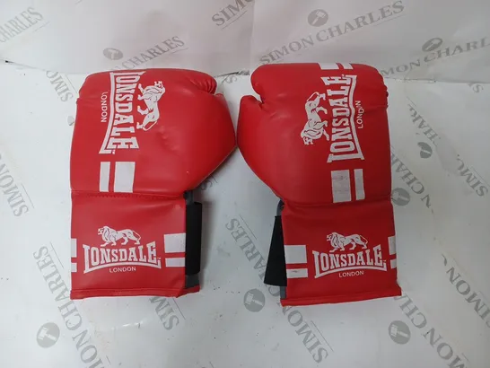 LIONSDALE LONDON BOXING GLOVES RED 