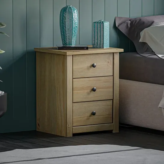 BOXED SOMERS 3 DRAWER SOLID PINE WOOD BEDSIDE TABLE (1 BOX)