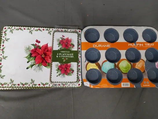 BOX OF APPROXIMATELY 15 ASSORTED HOUSEHOLD ITEMS TO INCLUDE CHRISTMAS SET OF 4 PLACEMATS AND 4 COASTERS, DURANE MUFFIN TRAY, ETC