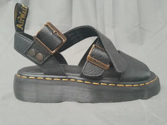 BOXED PAIR OF DR MARTENS OPEN TOE CHUNKY SANDALS IN BLACK UK SIZE 6