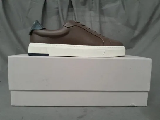 BOXED PAIR OF VYN ONE CUSTOMISED SHOES IN BROWN/BLACK EU SIZE 39