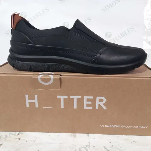 BOXED PAIR OF HOTTER SLIP-ON SHOES IN BLACK UK SIZE 8.5