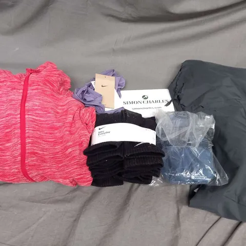 APPROXIMATELY 20 ITEMS OF ASSORTED CLOTHING TO INCLUDE; THE NORTH FACE, NIKE, MOUNTAIN WAREHOUSE AND WHITE LABEL