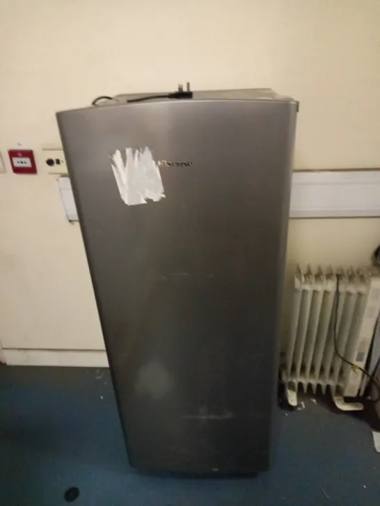 HISENSE RR220D4ADF 52CM FREESTANDING RETRO FRIDGE [COLLECTION ONLY]