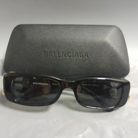 BALENCIAGA GLASSES IN CASE