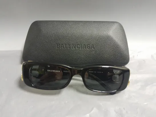 BALENCIAGA GLASSES IN CASE