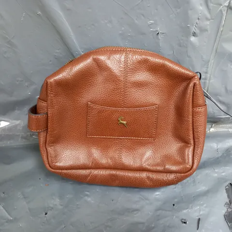 ASHWOOD LEATHER WASH BAG