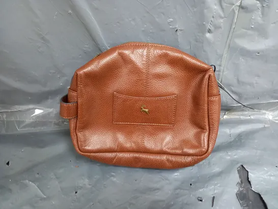 ASHWOOD LEATHER WASH BAG