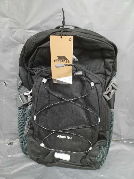 TRESPASS ALBUS 30 RUCKSACK IN BLACK