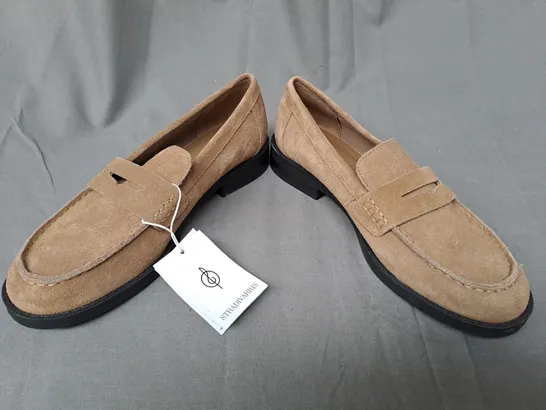 PAIR OF STRADIVARIUS LOAFERS IN BROWN EU SIZE 38