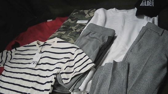 LARGE QUANTITY OF ASSORTED CLOTHING ITEMS TO INCLUDE OVER REACT, ZARA AND JACAMO