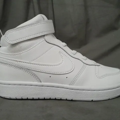 BOXED PAIR OF NIKE COURT BOROUGH MID 2 SHOES IN WHITE UK SIZE 2