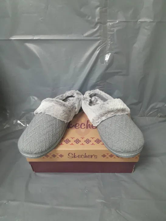 SKECHERS OPEN BACK FAUX FUR LINED SLIPPERS SIZE 5.5