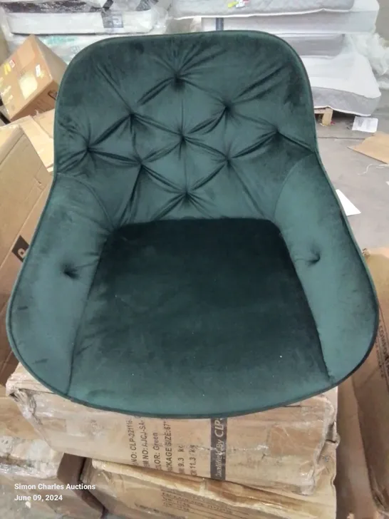 A BOXED PAIR OF GREEN VELVET UPHOLSTERED DINING ROOM CHAIRS 