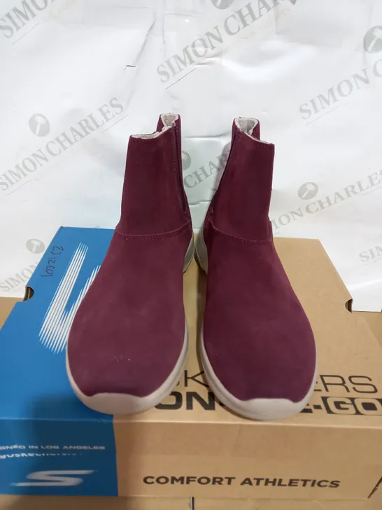 SKECHERS ON THE GO ZIP ANKLE BOOTS, BURGUNDY - SIZE 6.5