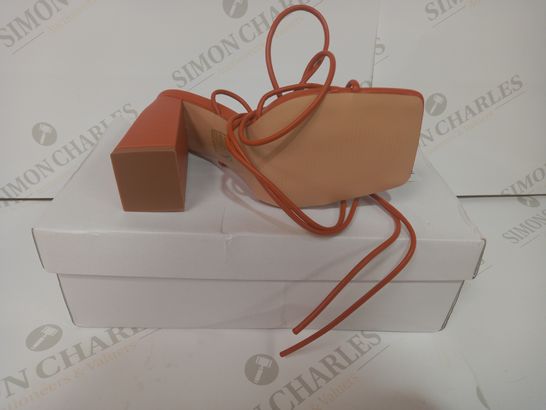 BOXED PAIR OF DESIGNER FAUX LEATHER HEELS IN ORANGE UK SIZE 4