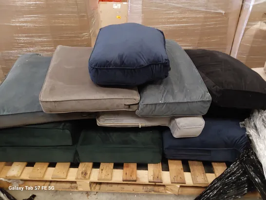 PALLET OF ASSORTED SEAT, BACK & SCATTER CUSHIONS