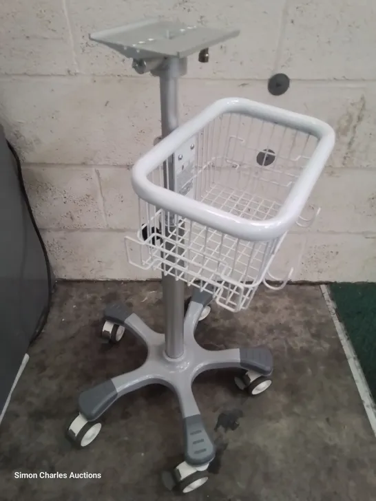 HEIGHT ADJUSTABLE WHEELED STAND