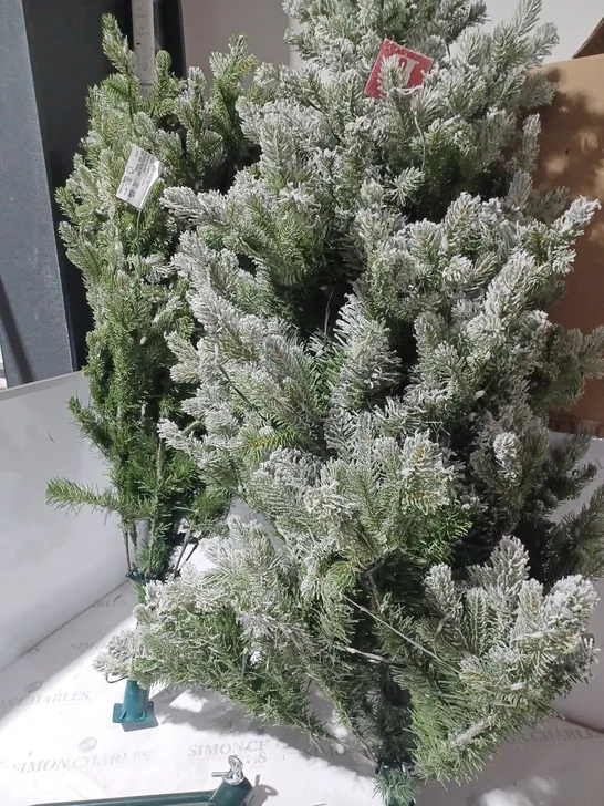 SANTA'S PRE-LIT CHRISTMAS TREE (NATURAL & SNOW KISSED)