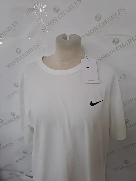 NIKE LOGO CASUAL T-SHIRT SIZE M