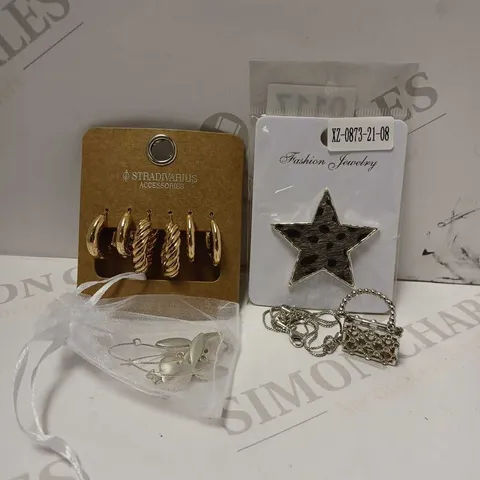 LOT OF 4 ASSORTED JEWELLERY ITEMS TO INCLUDE stradivarius accessories earrings, handbag necklace, fur print star clip, etc