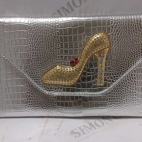 DESIGNER TEXTURED LEATHER HANDBAG IN METALLIC SILVER COLOUR W GOLD & JEWEL EFFECT HIGH HEEL DESIGN