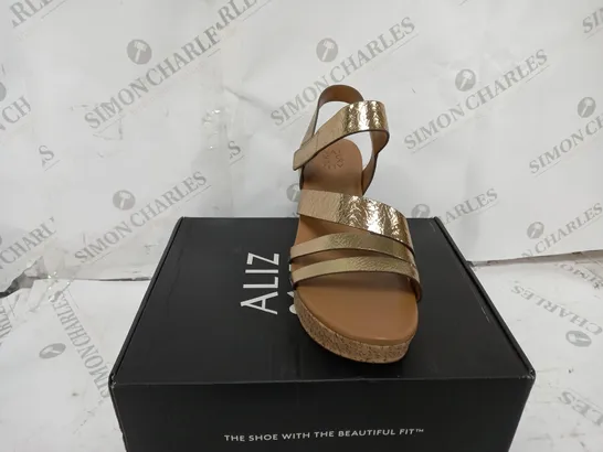 NATURALIZER WEDGE SANDLAS SIZE 9 