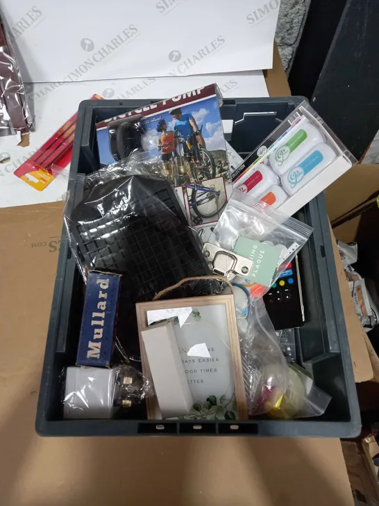 BOX OF APPROX 30 ASSORTED ITEMS TO INCLUDE - BIKE PUMPS, GUITAR TUNER, SUSPENDERS ETC