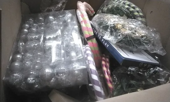 PALLET OF ASSORTED ITEMS INCLUDING PUCK SLINGING GAME, WRAPPING PAPER, CHRISTMAS BAUBLE SET, CHRISTMAS WREATH, HULA HOOPS