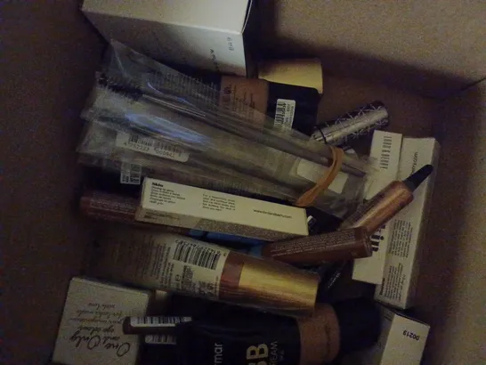 LOT OF APPROX 20 ASSORTED BEAUTY PRODUCTS TO INCLUDE FOUNDATION, LIPSTICK, BB CREAM, ETC 