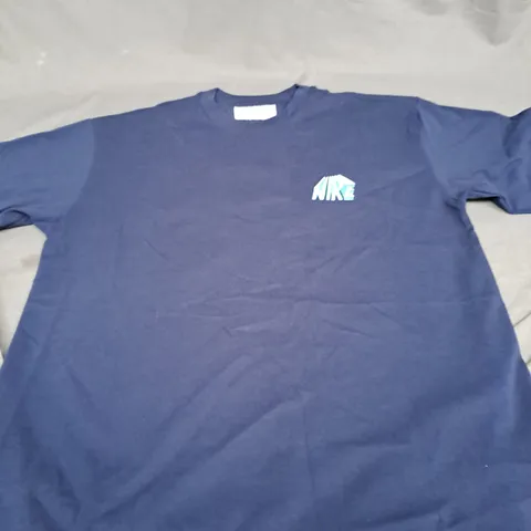 NIKE GRAPHIC T-SHIRT SIZE M