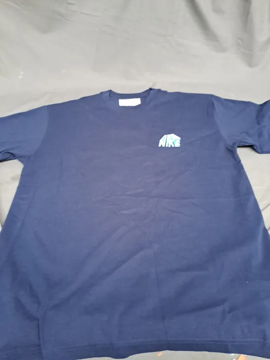 NIKE GRAPHIC T-SHIRT SIZE M