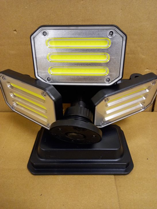 BELL & HOWELL 300 LUMENS BIONIC FLOODLIGHT WITH REMOTE CONTROL