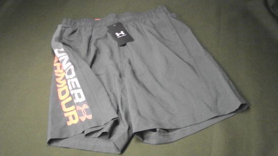 UNDER ARMOUR WOVEN GRAPH SHORTS IN GREY - M