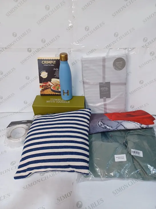 BOX TO CONTAIN APPROX. 20 X ASSORTED HOUSEHOLD PRODUCTS, INCLUDES CUSHIONS, TUMBLERS, FITTED BEDSHEET, DUFFLE BAG ETC 