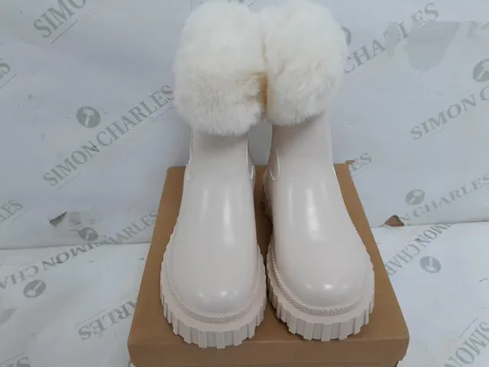 BOXED PAIR OF SIDE ZIP FAUX FUR BOOTS IN CREAM - SIZE 26