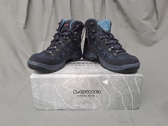 BOXED PAIR OF LOWA TAURUS PRO GTX MID SHOES IN NAVY UK SIZE 5